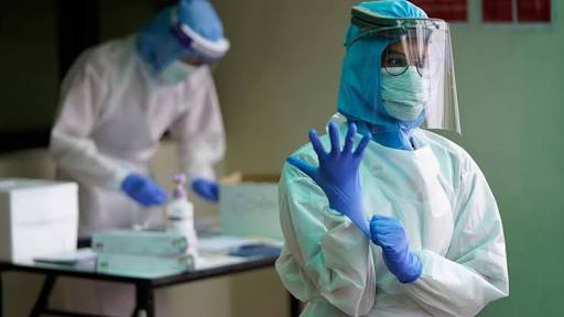 Corona virus : The cost of two PPE kits is recovered for a ten minute inspection | Corona virus : दहा मिनिटांच्या तपासणीसाठी वसूल केला जातोय दोन पीपीई किटचा खर्च