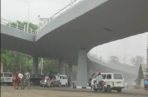 Caution! Changes in traffic at University Chowk in Pune city | सावधान! पुणे शहरातल्या विद्यापीठ चौकातील वाहतुकीत बदल Caution! Changes in traffic at University Chowk in Pune city | सावधान! पुणे शहरातल्या विद्यापीठ चौकातील वाहतुकीत बदल