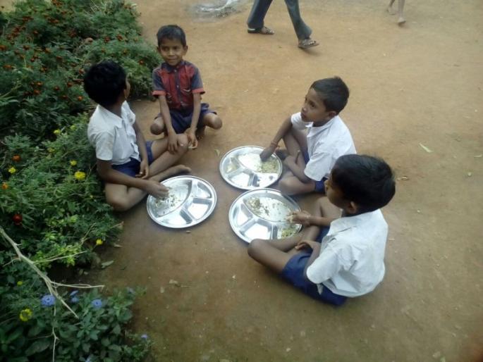 Irregular food supply in remote areas of Gadchiroli district | दुर्गम भागातील अंगणवाड्यांच्या आहार पुरवठ्यातही गडबड Irregular food supply in remote areas of Gadchiroli district | दुर्गम भागातील अंगणवाड्यांच्या आहार पुरवठ्यातही गडबड