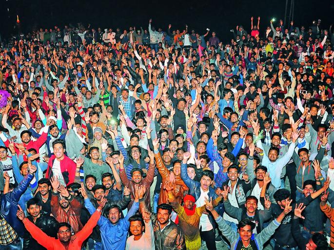 Winter Capital Welcomes to New Year 2018 | उपराजधानीने केले नववर्षाचे उत्साहात स्वागत Winter Capital Welcomes to New Year 2018 | उपराजधानीने केले नववर्षाचे उत्साहात स्वागत