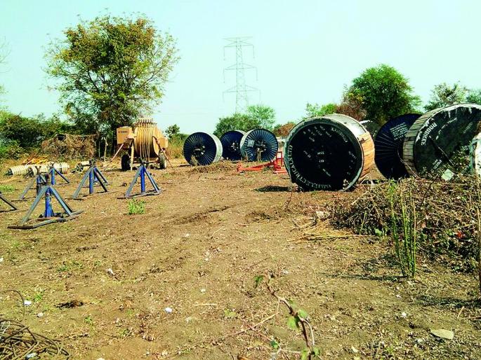 Crop damage due to electric towers in Nagpur district | नागपूर जिल्ह्यात विद्युत टॉवरमुळे पिकांचे नुकसान Crop damage due to electric towers in Nagpur district | नागपूर जिल्ह्यात विद्युत टॉवरमुळे पिकांचे नुकसान