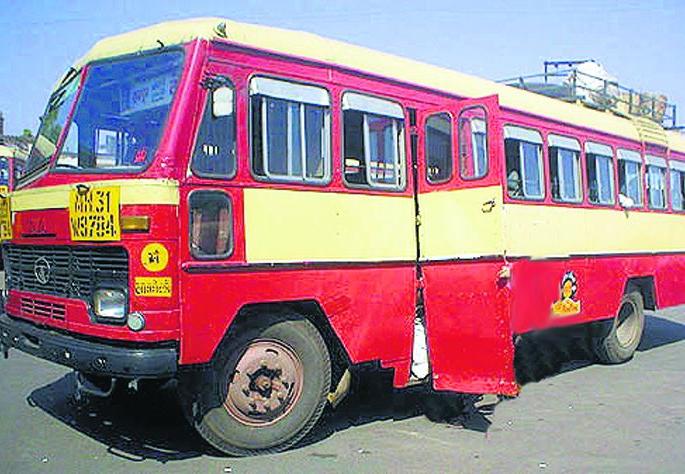 Bus service re-started in degma village in Nagpur district five years ago; Citizenship of the villagers! | नागपूर जिल्ह्यातल्या डेगमा गावात पाच वर्षांनी बससेवा पुन्हा सुरू; ग्रामस्थांचा आनंदोत्सव! Bus service re-started in degma village in Nagpur district five years ago; Citizenship of the villagers! | नागपूर जिल्ह्यातल्या डेगमा गावात पाच वर्षांनी बससेवा पुन्हा सुरू; ग्रामस्थांचा आनंदोत्सव!