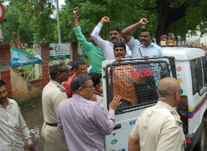 Prison-wide agitation for various demands | विविध मागण्यांसाठी जेलभरो आंदोलन