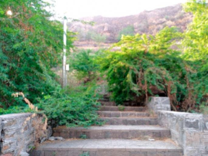 Suvarnagira is being ignored by the administration | सुवर्णगिरा कडे होतेय प्रशासनाचे दुर्लक्ष Suvarnagira is being ignored by the administration | सुवर्णगिरा कडे होतेय प्रशासनाचे दुर्लक्ष