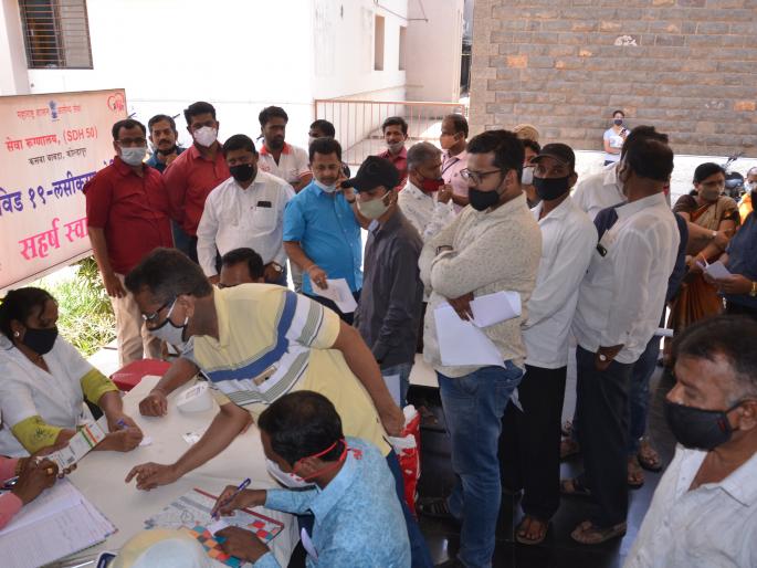 Corona vaccine dose to three and a half lakh people in the district | जिल्ह्यातील साडेतीन लाख लोकांना कोरोना लसीचा डोस Corona vaccine dose to three and a half lakh people in the district | जिल्ह्यातील साडेतीन लाख लोकांना कोरोना लसीचा डोस
