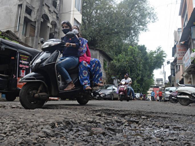 Where to Find Roads, Sifting Major Roads in the City: Demand for Punchnama of Bad Roads | शोधू कुठे रस्ता, शहरातील प्रमुख रस्त्यांची चाळण Where to Find Roads, Sifting Major Roads in the City: Demand for Punchnama of Bad Roads | शोधू कुठे रस्ता, शहरातील प्रमुख रस्त्यांची चाळण