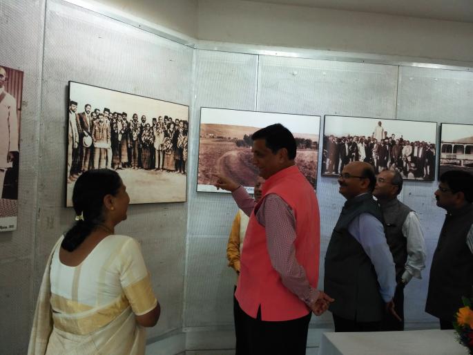 Kolhapur: Gandhi Photo Display Inspirational: Dr. Devanand Shinde - Open till 6th October | कोल्हापूर : गांधी छायाचित्र प्रदर्शन प्रेरणादायी : डॉ. देवानंद शिंदे-- ६ आॅक्टोबरपर्यंत खुले Kolhapur: Gandhi Photo Display Inspirational: Dr. Devanand Shinde - Open till 6th October | कोल्हापूर : गांधी छायाचित्र प्रदर्शन प्रेरणादायी : डॉ. देवानंद शिंदे-- ६ आॅक्टोबरपर्यंत खुले