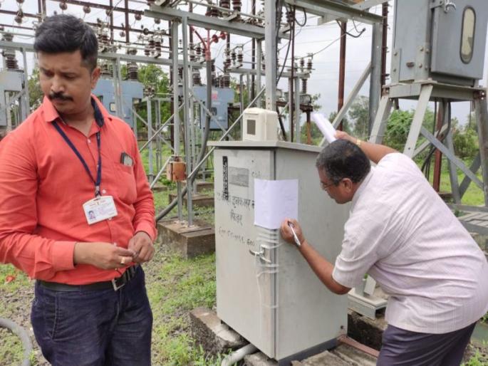 Dispensing electricity supply from Shindkheda since morning due to the backward policy of Vijayavitran Company | विजवितरण कंपनीच्या आडमुठे धोरणाने शिंदखेडा येथे सकाळपासून विज पुरवठा खंडित