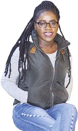 meet Phiona , a Ugandan chess player | बुद्धिबळाच्या पटावर नवी राणी ठरतेय झोपडपट्टीत राहणारी फिओना meet Phiona , a Ugandan chess player | बुद्धिबळाच्या पटावर नवी राणी ठरतेय झोपडपट्टीत राहणारी फिओना