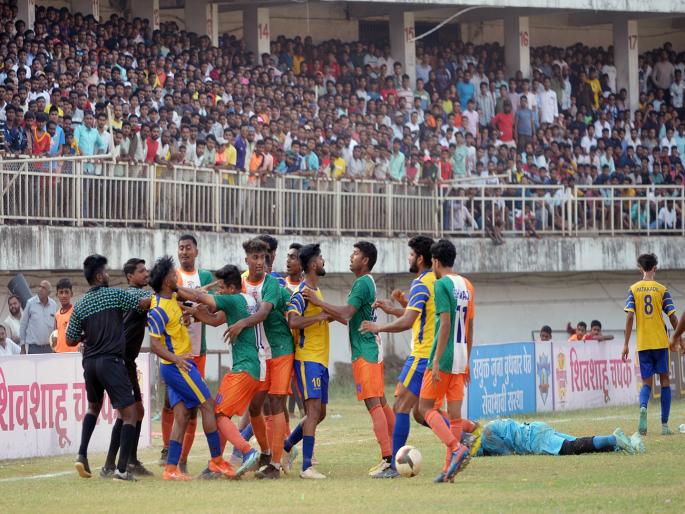 Football season starts in Kolhapur from December 5; Who will take action against hooligans, players, teams in the field | कोल्हापुरात ५ डिसेंबरपासून फुटबॉल हंगामासाठी नोंदणी सुरु; मैदानातील हुल्लडबाज, खेळाडू, संघांवर कोण करणार कारवाई ? Football season starts in Kolhapur from December 5; Who will take action against hooligans, players, teams in the field | कोल्हापुरात ५ डिसेंबरपासून फुटबॉल हंगामासाठी नोंदणी सुरु; मैदानातील हुल्लडबाज, खेळाडू, संघांवर कोण करणार कारवाई ?