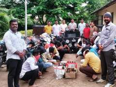 The cake was cut while the barbals danced; The orchestra bar was raided on the birthday itself! | बारबालांचे नृत्य सुरू असताना केक कापला; वाढदिनीच आर्केस्ट्राॅ बारवर छापा पडला ! The cake was cut while the barbals danced; The orchestra bar was raided on the birthday itself! | बारबालांचे नृत्य सुरू असताना केक कापला; वाढदिनीच आर्केस्ट्राॅ बारवर छापा पडला !