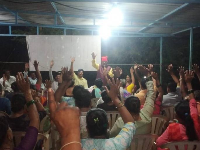 400 fishermen are facing starvation due to the work of Mora-Bhau Chak | स्थानिक मच्छिमारांना डावलून मोरा- भाऊचा धक्का; ४०० मच्छीमारांवर उपासमारीचे संकट