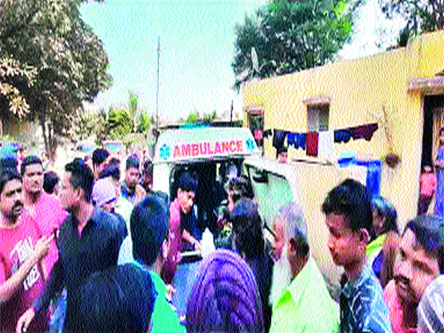 Accident on a school van in Shanghai | शिंगवेत शालेय व्हॅनला अपघात Accident on a school van in Shanghai | शिंगवेत शालेय व्हॅनला अपघात