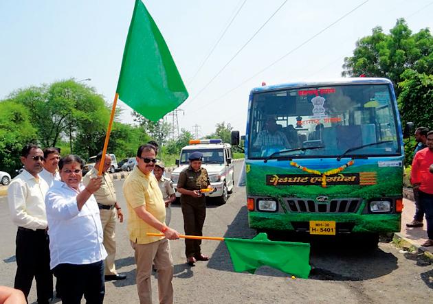 Melghat Express ran | मेळघाट एक्स्प्रेस धावली Melghat Express ran | मेळघाट एक्स्प्रेस धावली