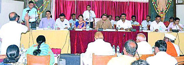 The government's 'planning' | विरोध झुगारून सत्ताधाऱ्यांंचे ‘नियोजन’