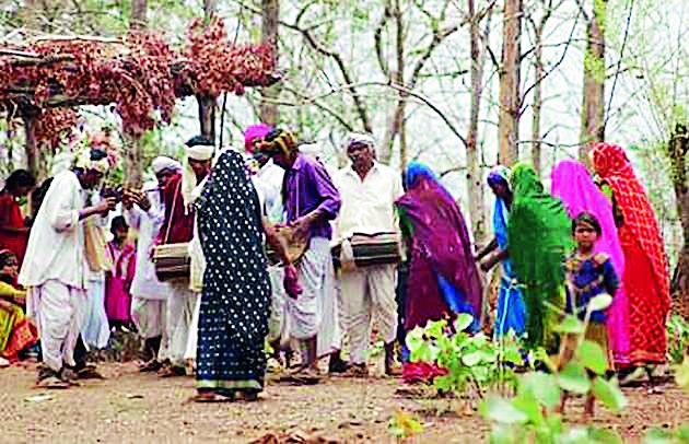 Gungeetay drum in Melghat, flute tunes | मेळघाटात गुंजतेय ढोल, बासरीचे सूर Gungeetay drum in Melghat, flute tunes | मेळघाटात गुंजतेय ढोल, बासरीचे सूर