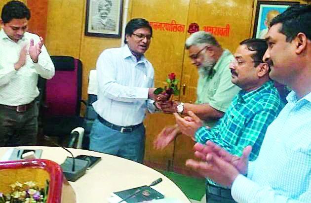 Collector Office 102, Municipal Corporation 85% | जिल्हाधिकारी कार्यालय १०२, महापालिका ८५ टक्के