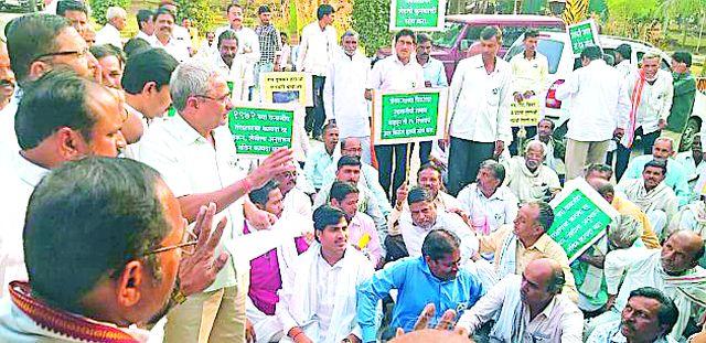 Elgar of stricken farmers from wildlife | वन्यप्राण्यांपासून त्रस्त शेतकऱ्यांचा एल्गार Elgar of stricken farmers from wildlife | वन्यप्राण्यांपासून त्रस्त शेतकऱ्यांचा एल्गार
