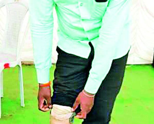 The basis of the life given by artificial feet | कृत्रिम पायाने दिला जगण्याचा आधार The basis of the life given by artificial feet | कृत्रिम पायाने दिला जगण्याचा आधार