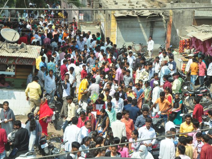 Sixth test taker in SSC exam; Action on the teacher | दहावीच्या परीक्षेत सहा परीक्षार्थी रस्टिकेट; शिक्षकावरही कारवाई