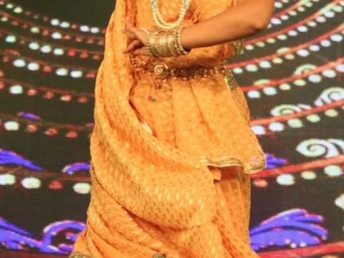 Welcome to the 'Music Rajani' women category | ‘संगीत रजनी’चे महिला वर्गातून स्वागत Welcome to the 'Music Rajani' women category | ‘संगीत रजनी’चे महिला वर्गातून स्वागत