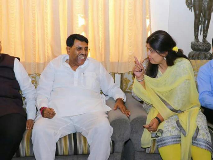 CM-Kshirsagar's 'chay Pe Charcha'! | मुख्यमंत्री-क्षीरसागरांची ‘चाय पे चर्चा’ !