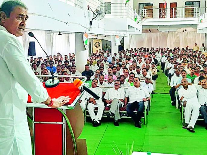 Work united for assembly elections | विधानसभा निवडणुकीसाठी एकजुटीने कामाला लागा Work united for assembly elections | विधानसभा निवडणुकीसाठी एकजुटीने कामाला लागा