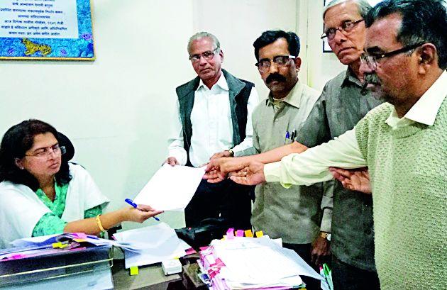 Lack of facilities in the administrative building | प्रशासकीय इमारतीत सुविधांचा अभाव Lack of facilities in the administrative building | प्रशासकीय इमारतीत सुविधांचा अभाव