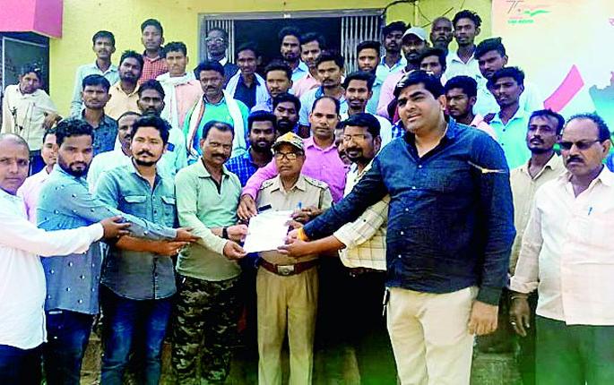 CT-1 Vagha took Tejaram by dragging one and a half km | सीटी-1 वाघाने तेजरामला नेले दीड किमी ओढत CT-1 Vagha took Tejaram by dragging one and a half km | सीटी-1 वाघाने तेजरामला नेले दीड किमी ओढत