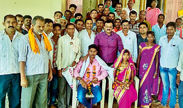 Lovers Love Stuck In Marriage | प्रेमीयुगुल अडकले विवाहबंधनात Lovers Love Stuck In Marriage | प्रेमीयुगुल अडकले विवाहबंधनात