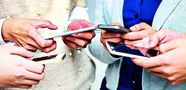 Publicity on social media | सोशल मीडियावर प्रचारयुद्ध