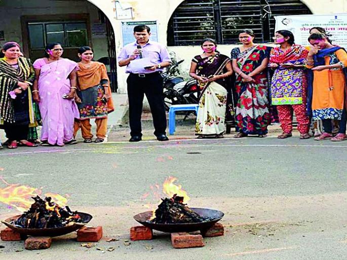 District Administration calls for Elimination of Addiction Elgar | व्यसनमुक्तीसाठी जिल्हा प्रशासनाने पुकारला एल्गार