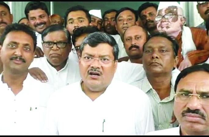 Rahul Bondre in Congress: Mukul Wasnik | राहुल बोंद्रे काँग्रेस मध्येच : मुकूल वासनिक Rahul Bondre in Congress: Mukul Wasnik | राहुल बोंद्रे काँग्रेस मध्येच : मुकूल वासनिक