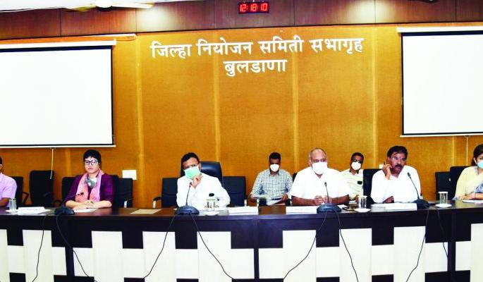 June 15 deadline for crop loan disbursement | पीक कर्ज वितरणाच्या उद्दिष्टासाठी १५ जूनची ‘डेडलाईन’ June 15 deadline for crop loan disbursement | पीक कर्ज वितरणाच्या उद्दिष्टासाठी १५ जूनची ‘डेडलाईन’