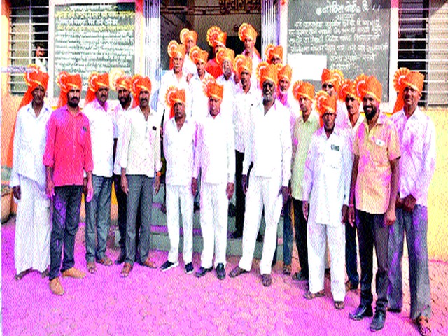 Bhambhare sub-commission on the sarpanch's deciding opinion | सरपंचांच्या निर्णायक मतावर भंबारे उपसरपंच Bhambhare sub-commission on the sarpanch's deciding opinion | सरपंचांच्या निर्णायक मतावर भंबारे उपसरपंच