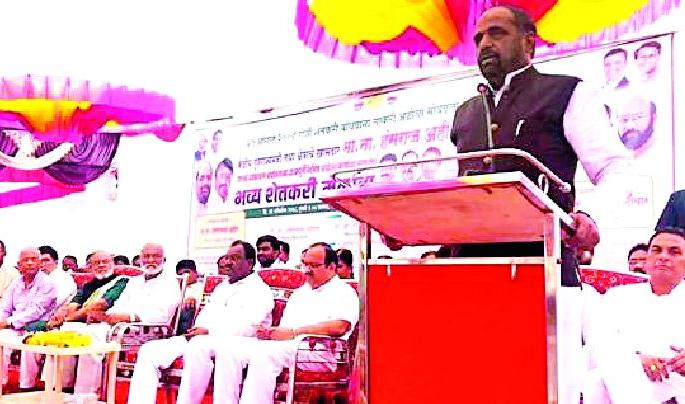 The government will look forward to strengthening the farmers | शेतकऱ्यांना बळ देण्यास सरकार तत्पर The government will look forward to strengthening the farmers | शेतकऱ्यांना बळ देण्यास सरकार तत्पर