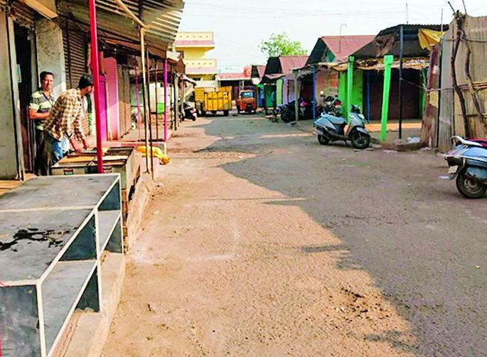 Rs 2,000 crore turnover stalled during lockdown | लॉकडाऊन काळात दोन हजार कोटींची उलाढाल ठप्प Rs 2,000 crore turnover stalled during lockdown | लॉकडाऊन काळात दोन हजार कोटींची उलाढाल ठप्प