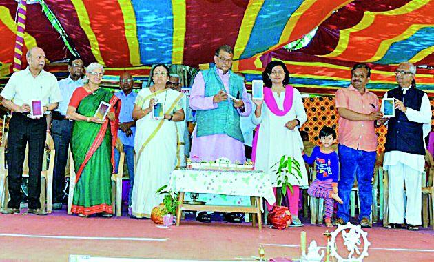 Pu in Anandavane Theater Theater | आनंदवनात पु. ल.च्या आठवणीत साकारला रंगमंच Pu in Anandavane Theater Theater | आनंदवनात पु. ल.च्या आठवणीत साकारला रंगमंच