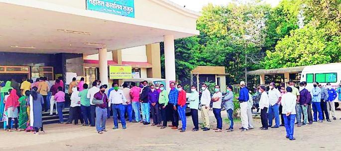 22,103 voters exercised their right in the district | जिल्ह्यात 22,103 मतदारांनी बजावला हक्क 22,103 voters exercised their right in the district | जिल्ह्यात 22,103 मतदारांनी बजावला हक्क