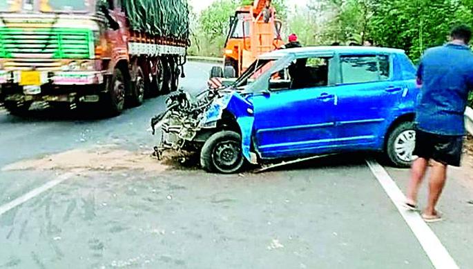 The horrible accident happened due to steering lock | बापरे...स्टेअरिंग लाॅक झाल्याने घडला तो भीषण अपघात The horrible accident happened due to steering lock | बापरे...स्टेअरिंग लाॅक झाल्याने घडला तो भीषण अपघात
