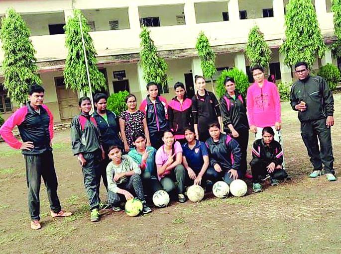 Start a new chapter of Akola football | अकोला फुटबॉलच्या नव्या अध्यायाला प्रारंभ