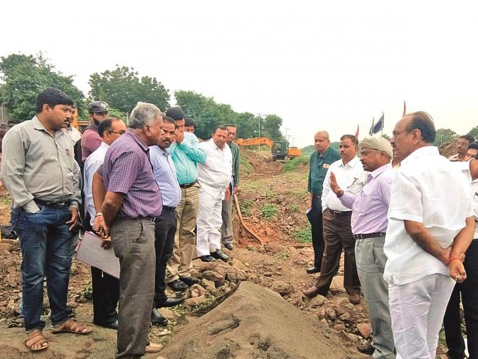Use of illicit material in the work of underground drainage scheme | भूमिगत गटार योजनेच्या च्या कामात निकृष्ट साहित्याचा वापर Use of illicit material in the work of underground drainage scheme | भूमिगत गटार योजनेच्या च्या कामात निकृष्ट साहित्याचा वापर