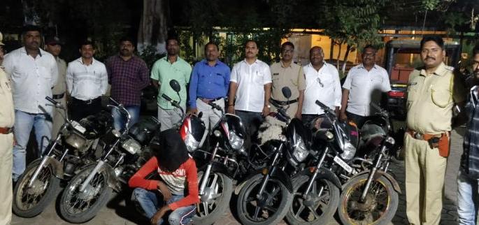 Seven stolen motorcycles seized | चोरीच्या सात मोटारसायकली जप्त