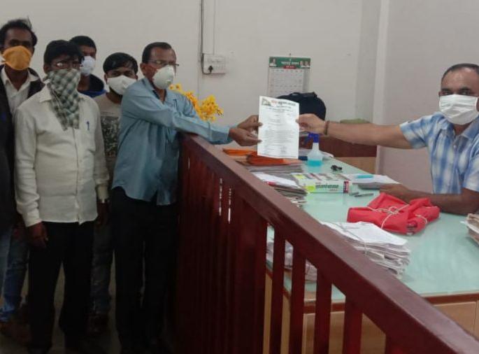 Statement of deprived Bahujan Aghadi to Tehsildar regarding electricity bill waiver | वीजबिल माफीबाबत वंचित बहुजन आघाडीचे तहसीदारांना निवेदन Statement of deprived Bahujan Aghadi to Tehsildar regarding electricity bill waiver | वीजबिल माफीबाबत वंचित बहुजन आघाडीचे तहसीदारांना निवेदन