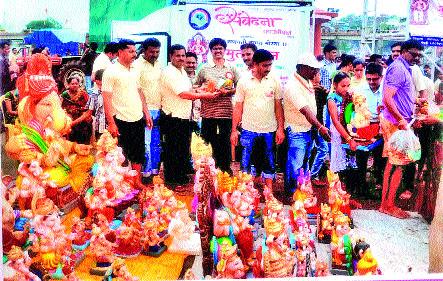 Environmental awakening with idol compilation from Sensex Foundation | संवेदना फाउंडेशनकडून मूर्ती संकलनासह पर्यावरणाचा जागर Environmental awakening with idol compilation from Sensex Foundation | संवेदना फाउंडेशनकडून मूर्ती संकलनासह पर्यावरणाचा जागर