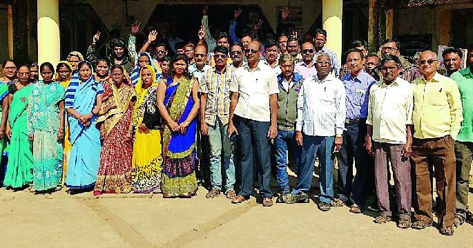 The work of NP is stopped by the labor movement | कामबंद आंदोलनाने न.प.चे कामकाज ठप्प The work of NP is stopped by the labor movement | कामबंद आंदोलनाने न.प.चे कामकाज ठप्प