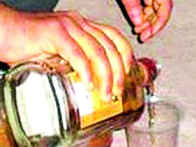 Liquor in the Rajaram area | राजाराम परिसरात दारूचा महापूर Liquor in the Rajaram area | राजाराम परिसरात दारूचा महापूर