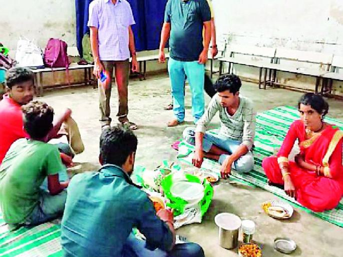 Temporary shelter for the ८०० homeless | ८०० बेघरांना मिळाला तात्पुरता निवारा Temporary shelter for the ८०० homeless | ८०० बेघरांना मिळाला तात्पुरता निवारा