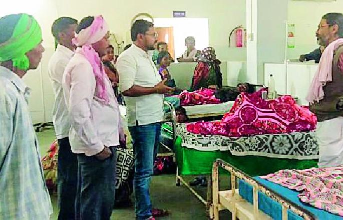 Twenty four injured in tractor collision in Jamtola | ट्रॅक्टर उलटून जामटोला येथील २४ वऱ्हाडी जखमी Twenty four injured in tractor collision in Jamtola | ट्रॅक्टर उलटून जामटोला येथील २४ वऱ्हाडी जखमी