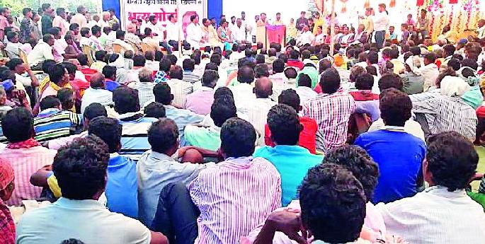 Farmers strike at Etapally | एटापल्लीत शेतकऱ्यांची धडक Farmers strike at Etapally | एटापल्लीत शेतकऱ्यांची धडक